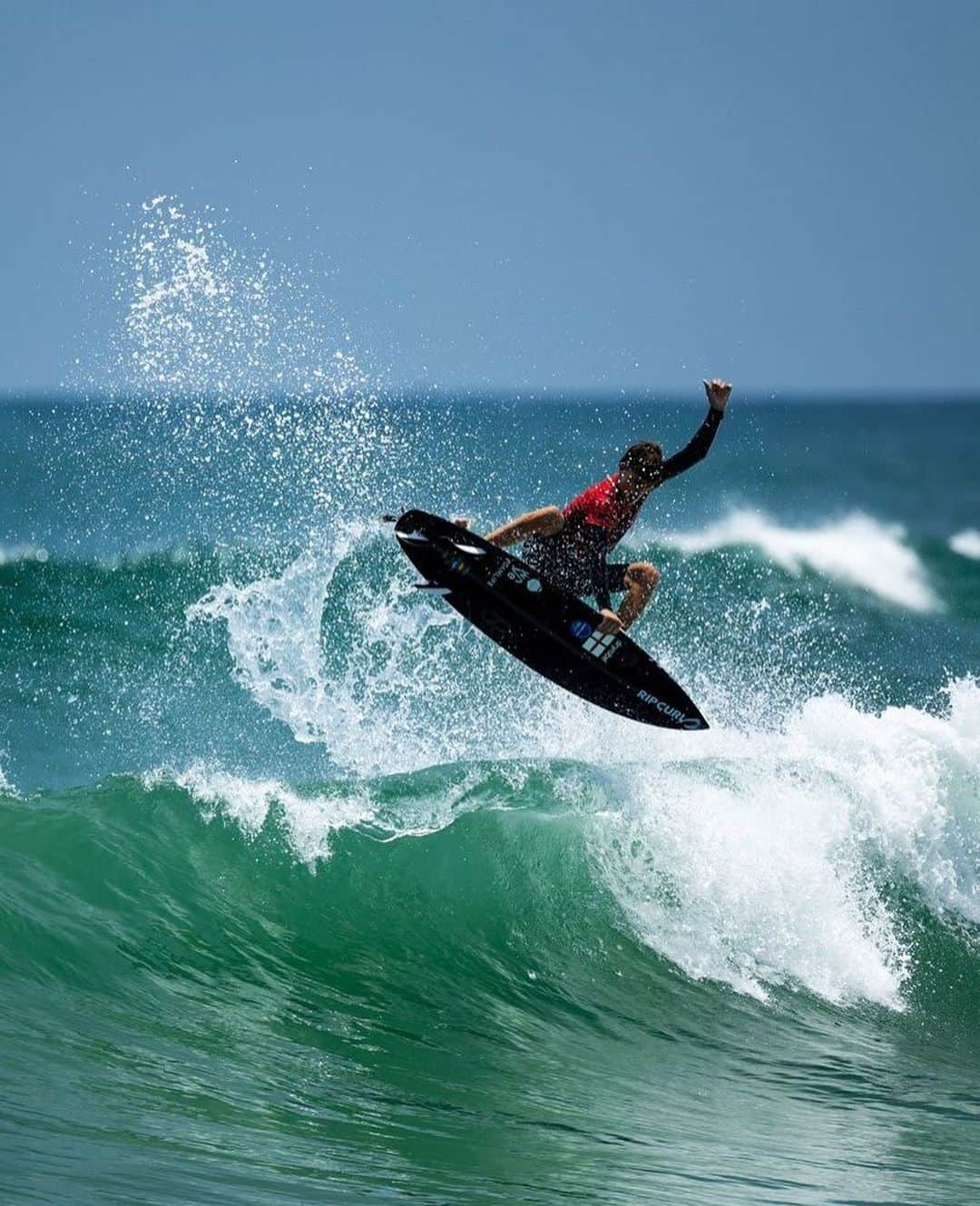 リップカールさんのインスタグラム写真 - (リップカールInstagram)「The future of surfing…  Congratulations to your new @isasurfing Junior World Surfing Champions... @hans_odriozola & @anon_matsuoka! 🏆⁠   Anon’s victory marks Japan’s first-ever gold medal, while Hans becomes the first World Junior Champion for Spain.   Special mention to @lukas_skinner, @edenwalla_ & @kaiodriozola on their inspiring performances. ⁠ ⁠ Hans Odriozola 🇪🇸 Boy’s U16 World Champion. ⁠ Anon Matsuoka 🇯🇵 Girl’s U18 World Champion.⁠ Lukas Skinner 🏴󠁧󠁢󠁥󠁮󠁧󠁿 Boy's U16 2nd in the World.⁠ Eden Walla 🇺🇸 Girl's U16 3rd in the World. ⁠ Kai Odriozola 🇪🇸 Boy’s U18 3rd in the World.⁠ ⁠ Images by: ⁠ @pablofrancostudio @pablojimenez_photo @jersson_barboza_photos @waterworkmedia⁠ ⁠ #RipCurl #ISASurfing #ISAWorldSurfingJuniorChampionship #Surfing」12月5日 9時30分 - ripcurl