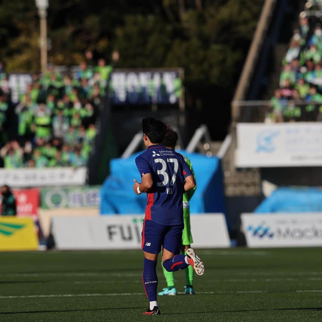 FC東京オフィシャルグッズさんのインスタグラム写真 - (FC東京オフィシャルグッズInstagram)「🔵🔴 vs #湘南ベルマーレ   チームのために1年間走り続けたアニキ。 東京初ゴールは、苦しむチームを救う決勝点。 @k.koizumi37  @fctokyoofficial  #小泉慶  #FC東京 #fctokyo #tokyo」12月5日 9時35分 - fctokyoofficial
