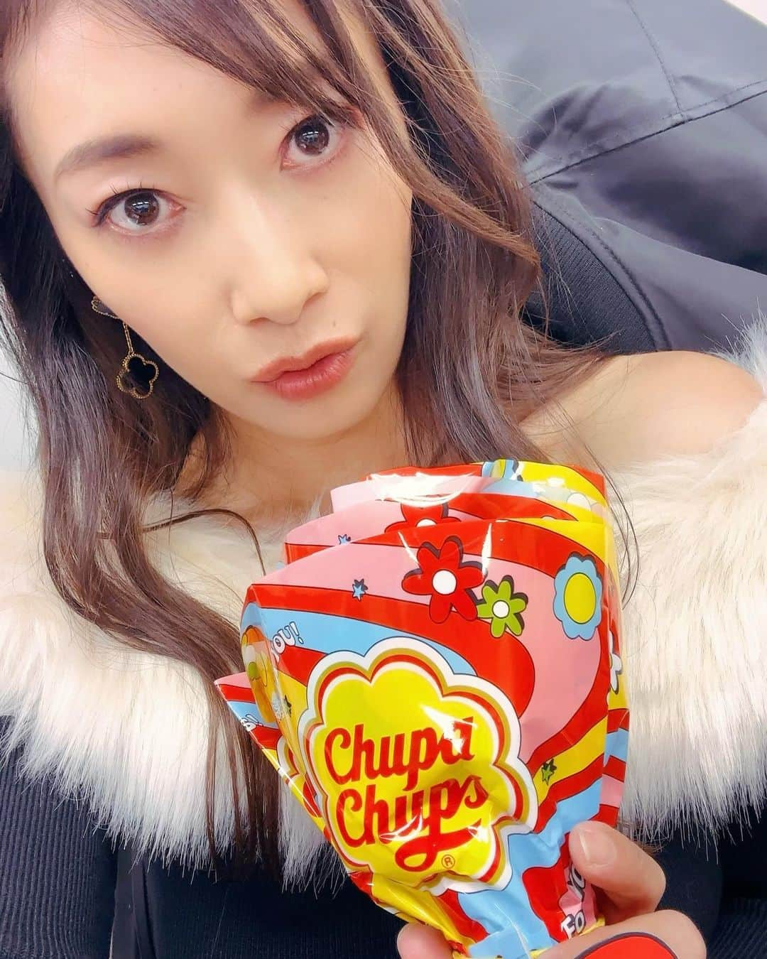 小早川怜子のインスタグラム：「ちゅっ💋ぱちゃっぷす❤️  ありがとうございます😊  ファンティアも更新してるよ💋」