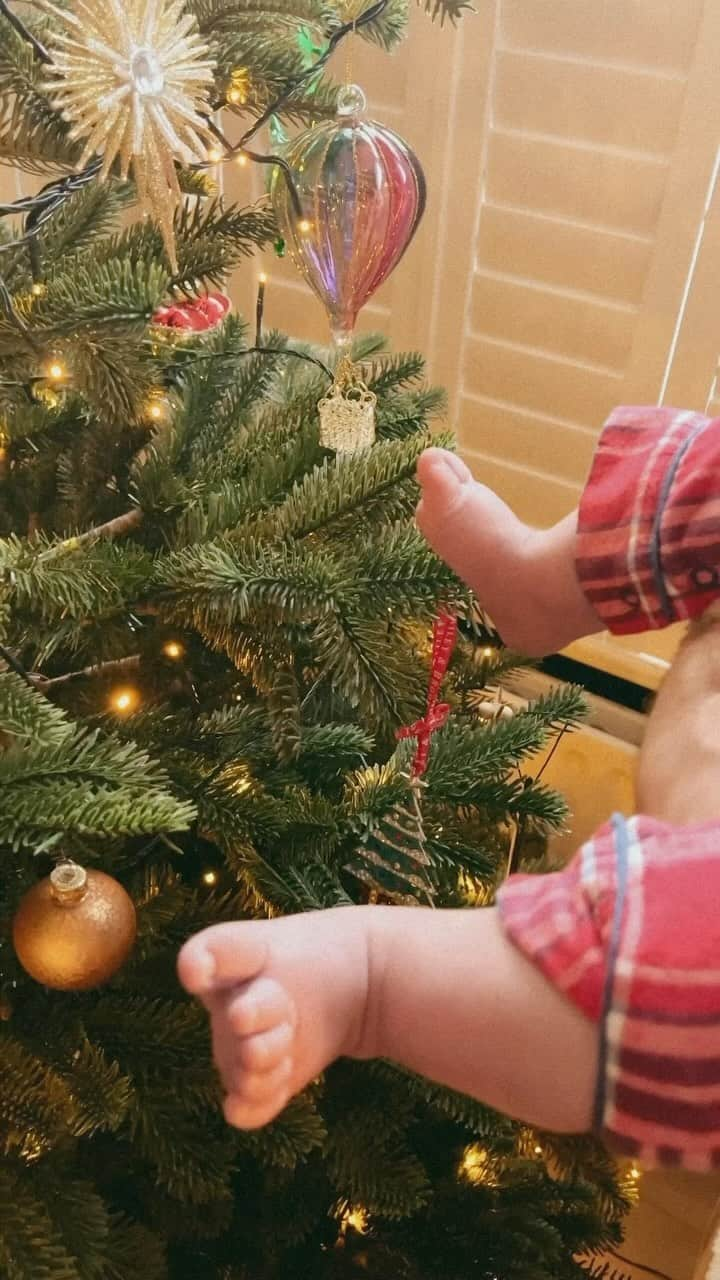 ジム・チャップマンのインスタグラム：「First Christmas as a family of four 🎄🎄🎄」