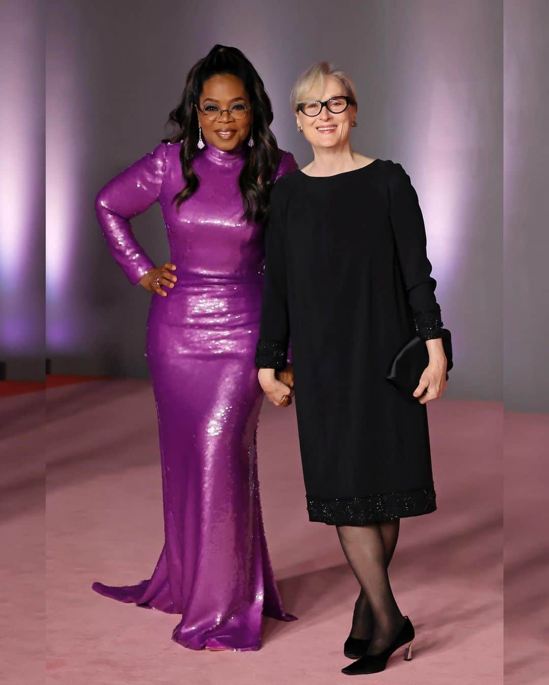 Just Jaredさんのインスタグラム写真 - (Just JaredInstagram)「Oprah Winfrey and Meryl Streep hug hips at the Academy Museum Gala.  Olivia Wilde, Chrissy Teigen and John Legend, Taylor Zakhar Perez and Chloe Moretz also came out to support! Swipe for credits ▶️ #Oprah #MerylStreep #OliviaWilde #ChrissyTeigen #JohnLegend #TaylorZakharPerez #ChloeMoretz Photos: Getty」12月5日 1時42分 - justjared