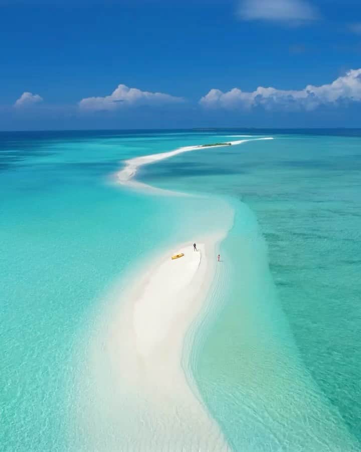 Maldivesのインスタグラム：「Paradise found! Picture yourself on the pristine beaches of the Maldives surrounded by crystal clear waters. Pure bliss awaits!  Via @vacationplaces_   Book now for an unforgettable experience. Connect with us at @nichegetaways to begin planning your Maldives getaway.   For more information and bookings:  WhatsApp or Call us on +960 760 5656  www.nichegetaways.com   #nichegetaways #luxuryescape #turquoisedreams #beachbliss #islandgetaway #travelinstyle #privateparadise #sandyoasis #exclusivetravel #crystalclearwaters #luxuryislandlife #seasideserenity #ultimaterelaxation #barefootluxury #tropicalhideaway #sunsandsea #exquisiteescapes #dreamydestinations #sandbar #lagoon」