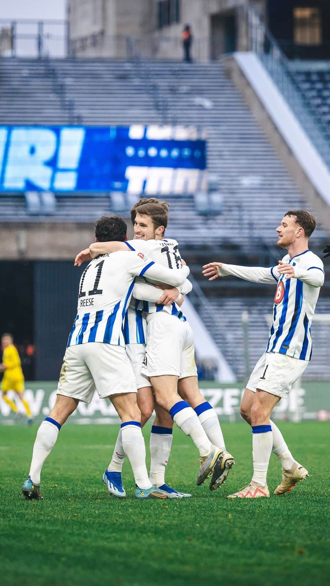 ヘルタ・ベルリンのインスタグラム：「Screamer! 😱 @jonjoekenny4   #HaHoHe」
