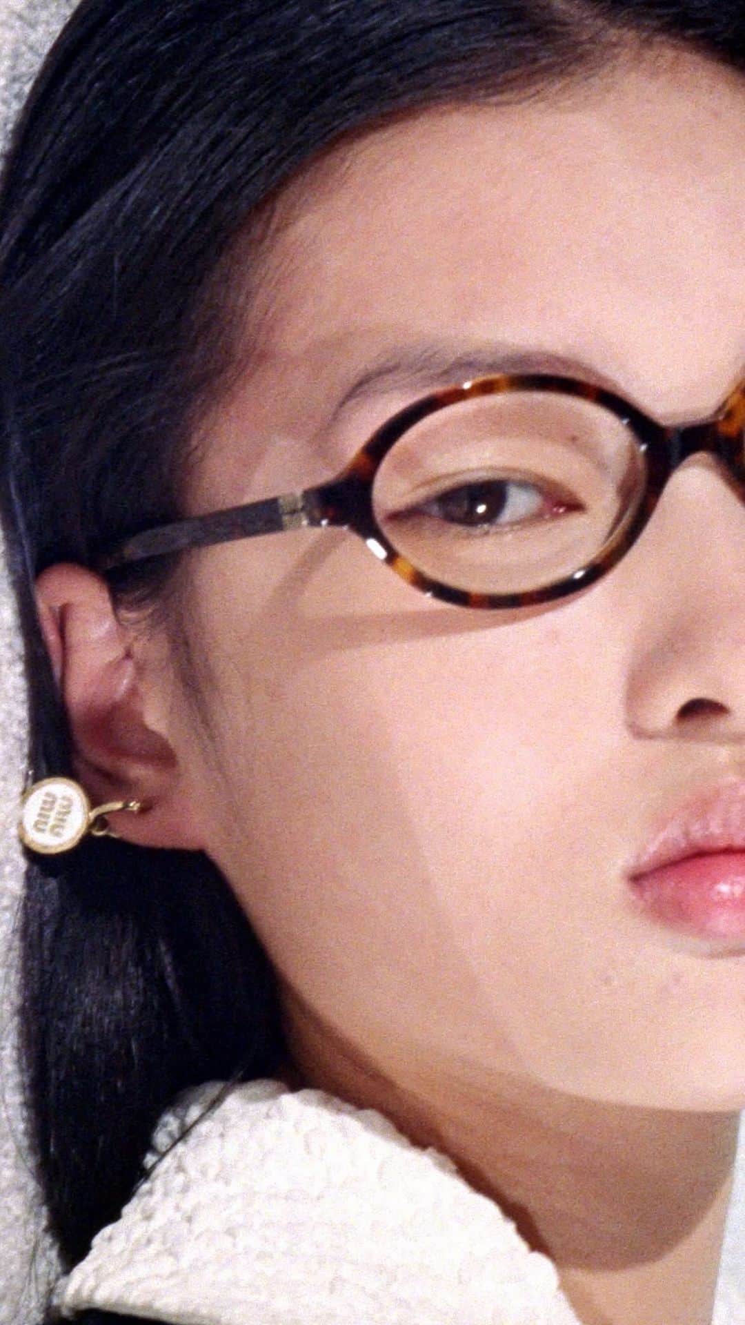 Miu Miuのインスタグラム：「Choose the perfect Miu Miu Holiday gift.   Directed by @JustineAbitbol.  Creative direction by @EdwardQuarmby.  Styled by @LottaVolkova.   #MiuMiuHoliday」