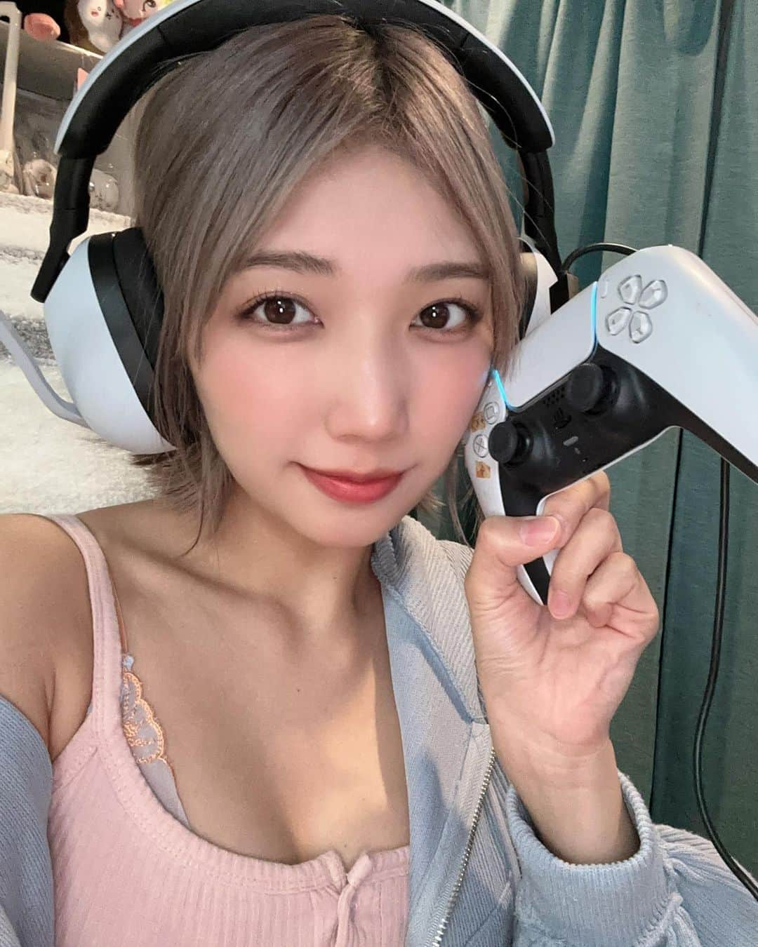 霜月めあのインスタグラム：「久々のスト6たのしかったぁ🎮 . . . . #霜月めあ #めあめあ #model #sexy #selfie #animegirl #셀카 #셀스타그램 #패션스타그램 #데일리 #asiangirl #cosplay #좋아　 #follow #like #tokyo   #tagsforlikes #japanesegirl #女孩 #发#爱 #instadaily #グラビア #日系穿搭」