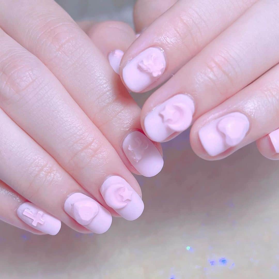 なかやまちえこのインスタグラム：「𝓟𝓲𝓷𝓴.⠀ ⠀ @dreamy_canon ちゃん⠀ @youmenosay ⠀ ⠀ @aby_sharenail #nail #nails #nailart #ネイル #美甲 #ネイルアート  #japanesenailart #manucure #japanesenails #manicurist #gelnails #أظافر #네일아트 #미용  #เพ้นท์เล็บ #artedeuñas #เพ้นท์เล็บเจล #ジェルネイルデザイン #ネイルデザイン #nagelkunst @preanfaofficial シリコンモールド」