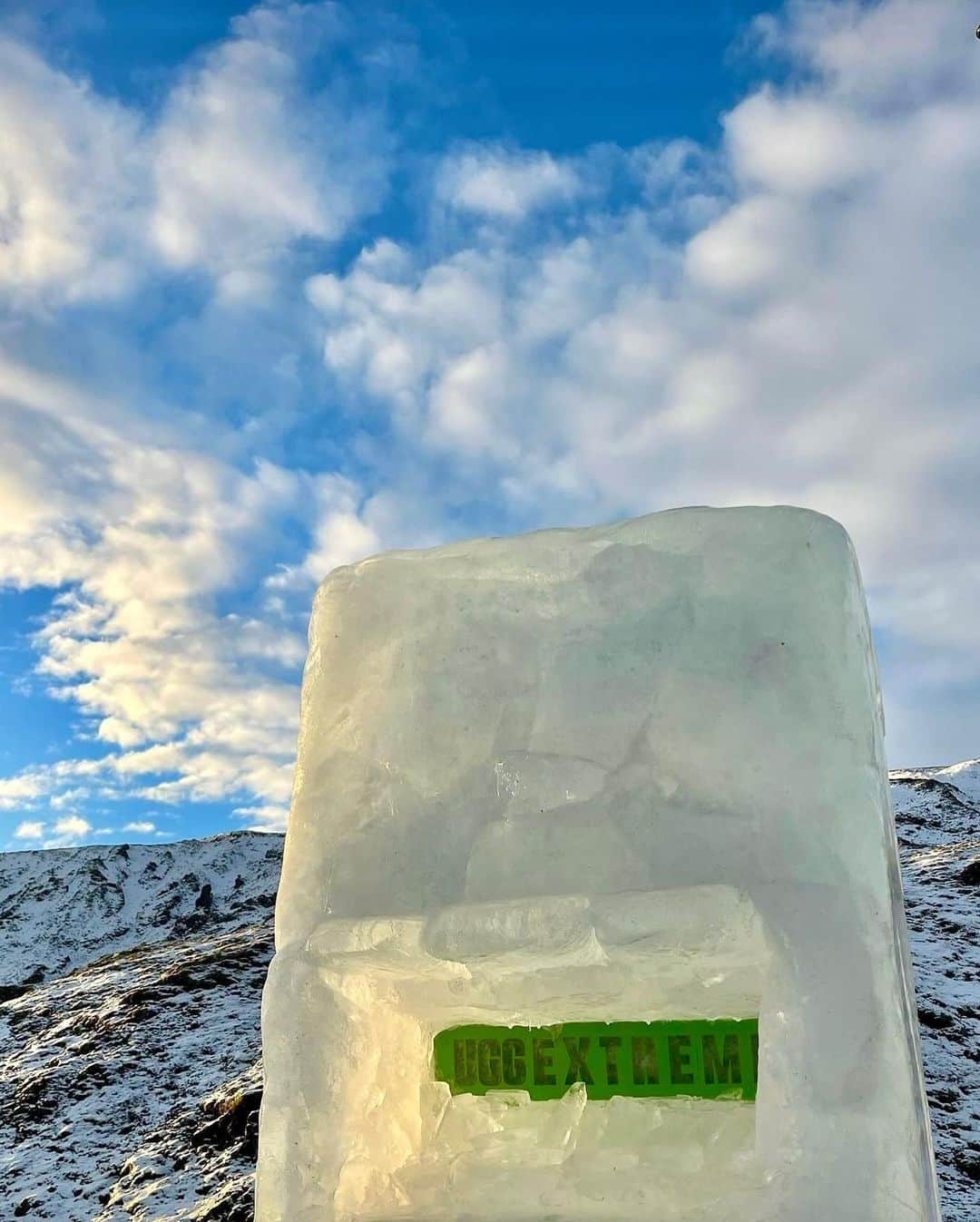 アグさんのインスタグラム写真 - (アグInstagram)「Iceland looks good on me🧊🥶❄️ #UggPartner」12月5日 1時56分 - ugg