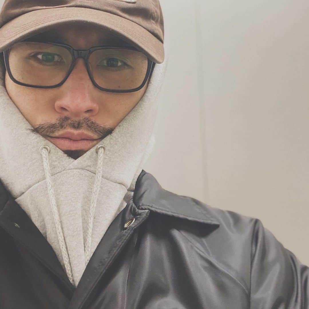 高木勝也さんのインスタグラム写真 - (高木勝也Instagram)「12月  久しぶりに日常風景を。 今年は暖かいなーなんて思ってたけどやっぱりちゃんと寒くなりましたね。暖かくしてください。  まだまだ今年も走っていきましょう！ #バイク #motorcycle  #パーカーのフードは耳を救う  #今日も一日お疲れ様でした」12月5日 20時00分 - katsuyoung__1128