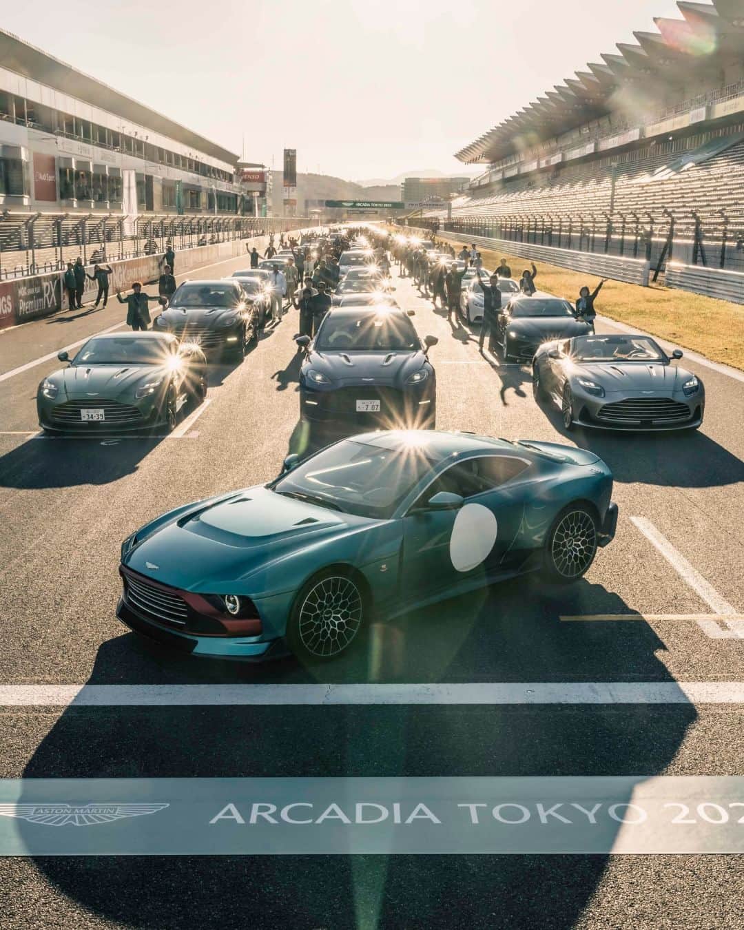 アストンマーチンのインスタグラム：「110 Aston Martins meet at the inaugural Arcadia Tokyo.  #AstonMartin #INTENSITYDRIVEN」