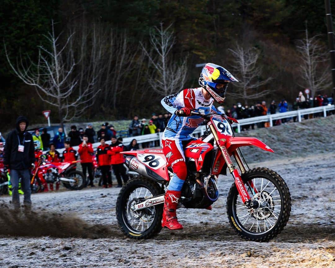 Honda Powersports USさんのインスタグラム写真 - (Honda Powersports USInstagram)「@jettson18 & @hunterlawrence’s first Honda Racing #ThanksDay in Japan is officially in the books. 🏁   To see more of the action, head to Honda.Racing 🔗  THANK YOU, @hondaracingglobal.❤️ #RideRed」12月5日 2時14分 - honda_powersports_us