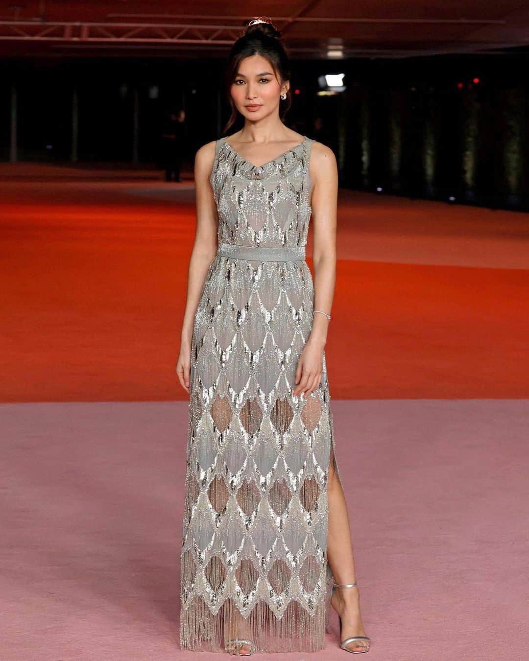 ジェンマ・チャンのインスタグラム：「Thank you @academymuseum for a very special night ✨  Wearing @louisvuitton by @nicolasghesquiere & @francescaamfitheatrof  Styling @rebeccacorbinmurray  Hair @marcusrfrancis  Makeup @monikablunder  Nails @michelleclassnails   Photos: Getty  #AcademyMuseumGala」