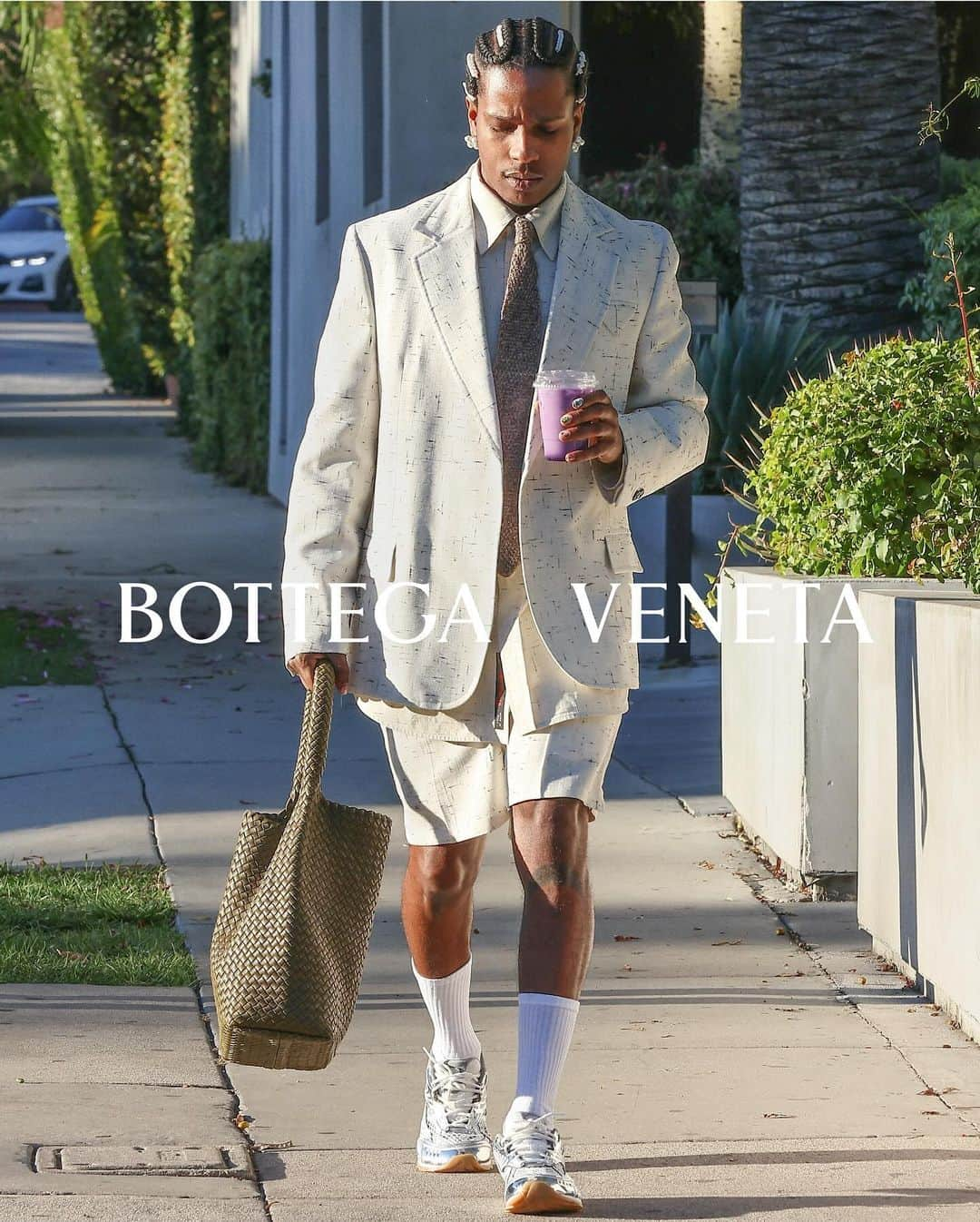 Just Jaredのインスタグラム：「Clever! Bottega Veneta turned a series of paparazzi-style images of A$AP Rocky into their pre-spring 2024 campaign.  Click the LINK IN BIO for the full series 🔗  #ASAPRocky #BottegaVeneta Photos: Courtesy of Bottega Veneta」