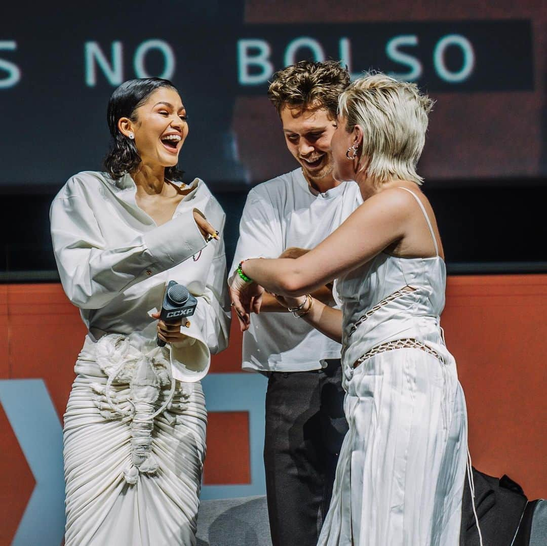 Rolling Stoneさんのインスタグラム写真 - (Rolling StoneInstagram)「@florencepugh, @zendaya, @austinbutler, @tchalamet, and director Denis Villeneuve at #CCXP23 for ‘Dune: Part Two.’ 📸 @ihateflash」12月5日 2時30分 - rollingstone