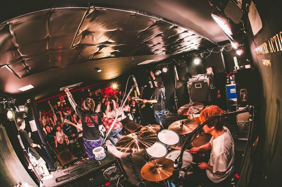 須賀真太郎のインスタグラム：「2023.12.04 at 札幌KLUB COUNTER ACTION  HAWAIIAN6 presents Rusted TOUR POWER STOCK EXTRA GIG  移転してから初めての札幌カウンターアクション！！ 遊びに来た事はあったけど、ライブするのはお初！ 大爆音で気持ち良かったぜよ🔥 濃厚な札幌2DAYSでした☆  photo by @naoto_iwabuchi_」