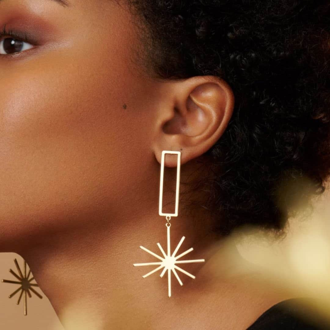 etsyさんのインスタグラム写真 - (etsyInstagram)「Show-stopping earrings designed to add a little ✨sparkle✨ to your holidays.」12月5日 3時06分 - etsy