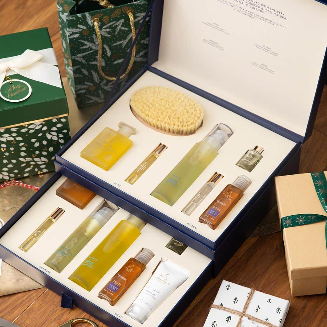 アロマセラピーアソシエイツのインスタグラム：「Imagine waking up to this box of wonders on Christmas day💙 A two-tiered box filled with some of our must-have wellness essentials. With 9 full-size products, this is the perfect gift for those who want (and deserve) it all ✨  #AromatherapyAssociates #Christmas #WellnessWonders #aroamtherapy #essentialoils」
