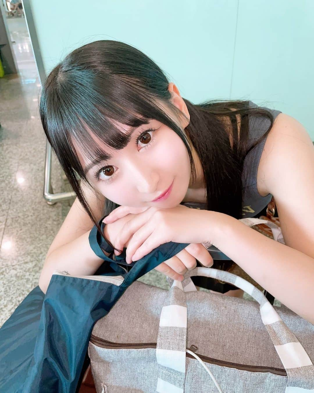 谷麻由里のインスタグラム：「荷物いっぱい🐈」