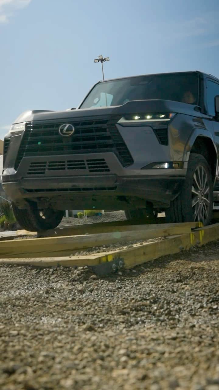 Lexus USAのインスタグラム：「Just scratching the surface. The 2024 #LexusGX.   *Off-roading is inherently dangerous. Abusive use may result in personal injury or vehicle damage.」