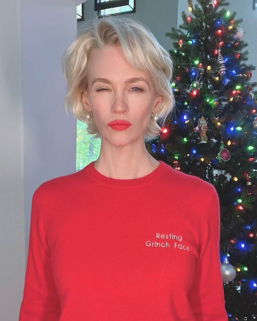 ジャニュアリー・ジョーンズさんのインスタグラム写真 - (ジャニュアリー・ジョーンズInstagram)「Shopping for the holidays can be hard.. apparently finding a cute personalized gift is not haha, thanks @naadam.co   #RGF #cashmere #ad #monogram」12月5日 3時22分 - januaryjones