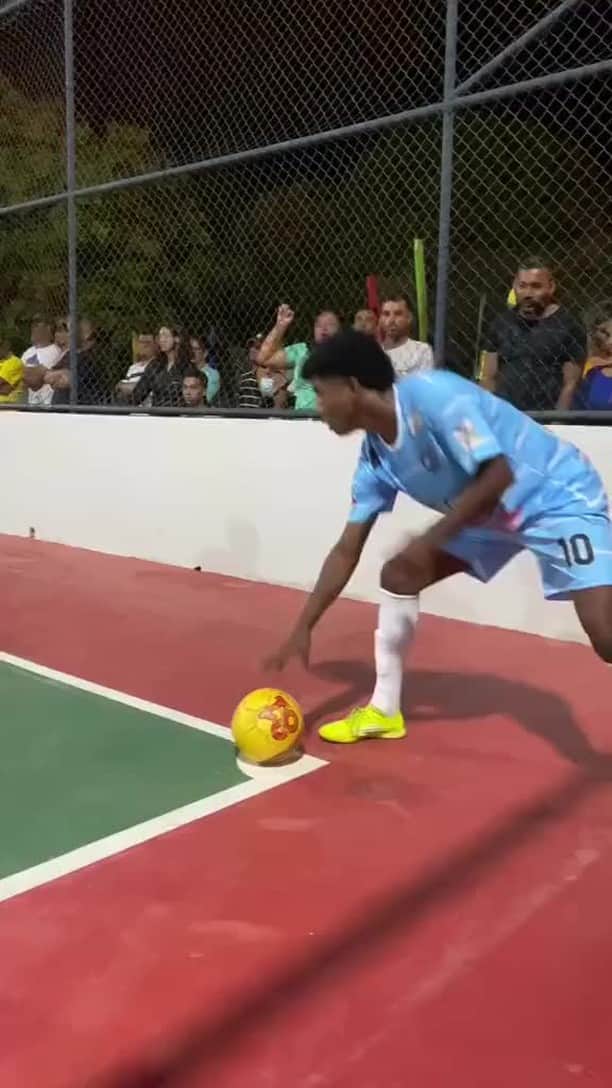 Skills • Freestyle • Tekkersのインスタグラム：「Brazilians do football flair different 😅💫🇧🇷」