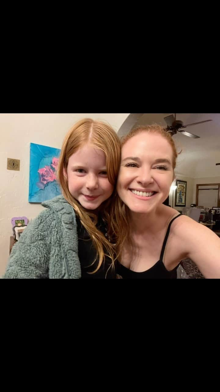 サラ・ドリューのインスタグラム：「Got to celebrate our favorite girl all weekend! Happiest of birthdays, Hannah! You are vibrant and bright and shiny- emotional and empathetic- friendly and welcoming- talented and hilarious. We love you to the moon and back sweet girl! Happy 9th birthday!!! ❤️❤️❤️」