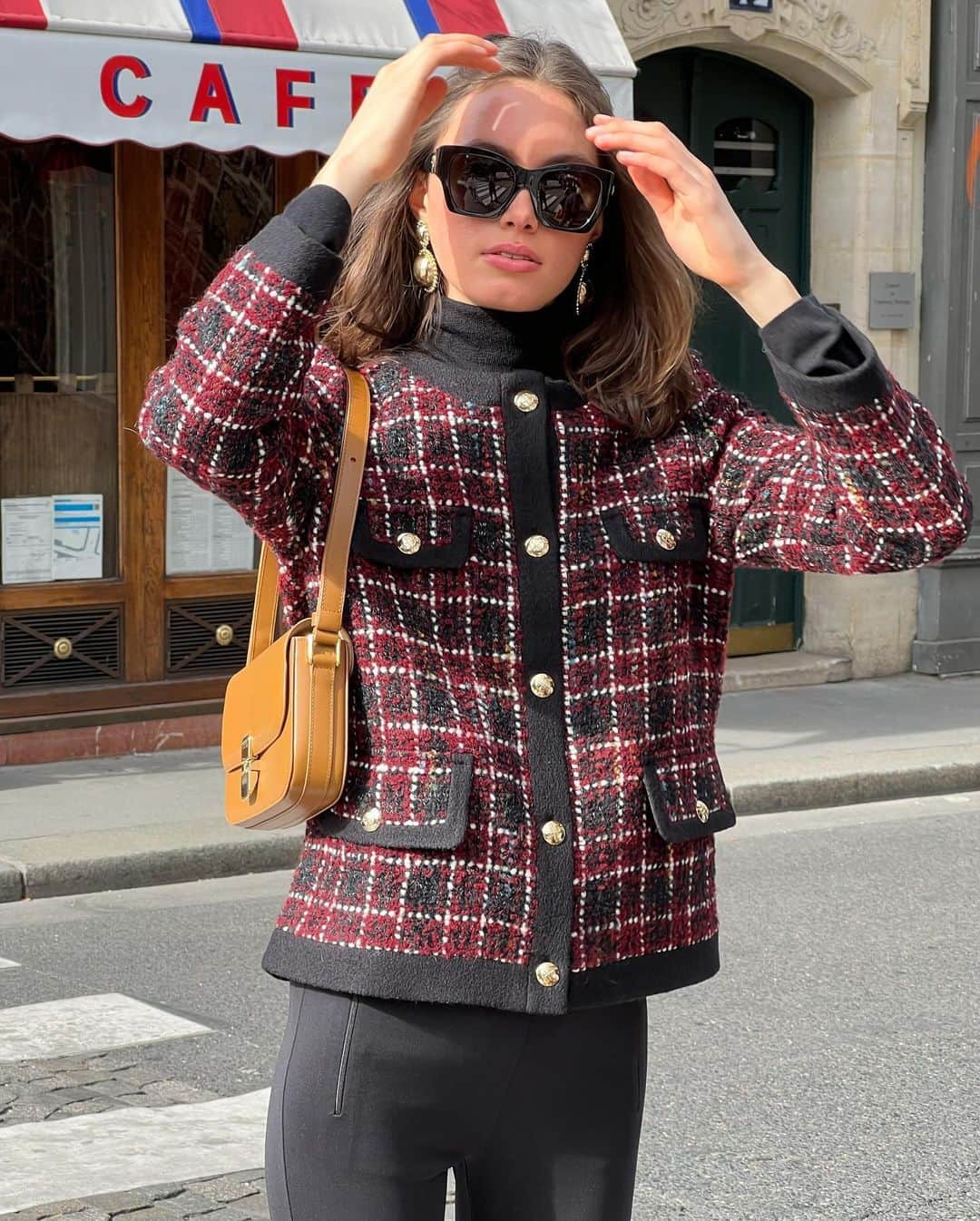 Shopbopさんのインスタグラム写真 - (ShopbopInstagram)「TRÉS CHIC 🇫🇷 When it comes to street style, do as the Parisians do: polished tweed jacket with effortless everyday staples (oui, oui)—shop via link in bio 🛍️」12月5日 4時03分 - shopbop