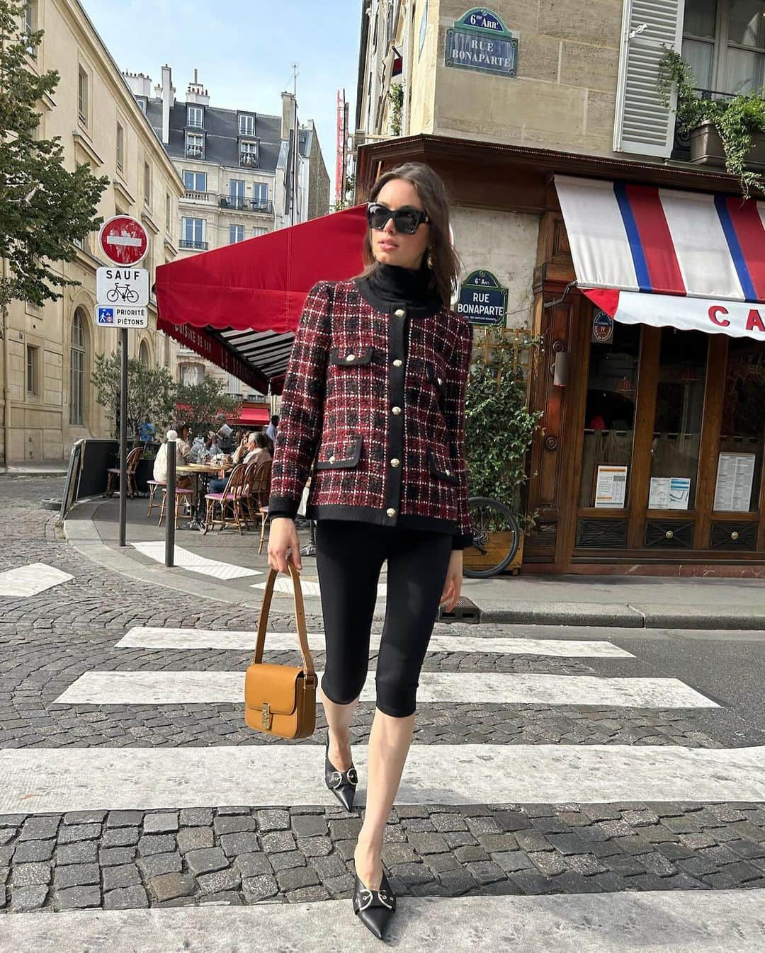 Shopbopさんのインスタグラム写真 - (ShopbopInstagram)「TRÉS CHIC 🇫🇷 When it comes to street style, do as the Parisians do: polished tweed jacket with effortless everyday staples (oui, oui)—shop via link in bio 🛍️」12月5日 4時03分 - shopbop