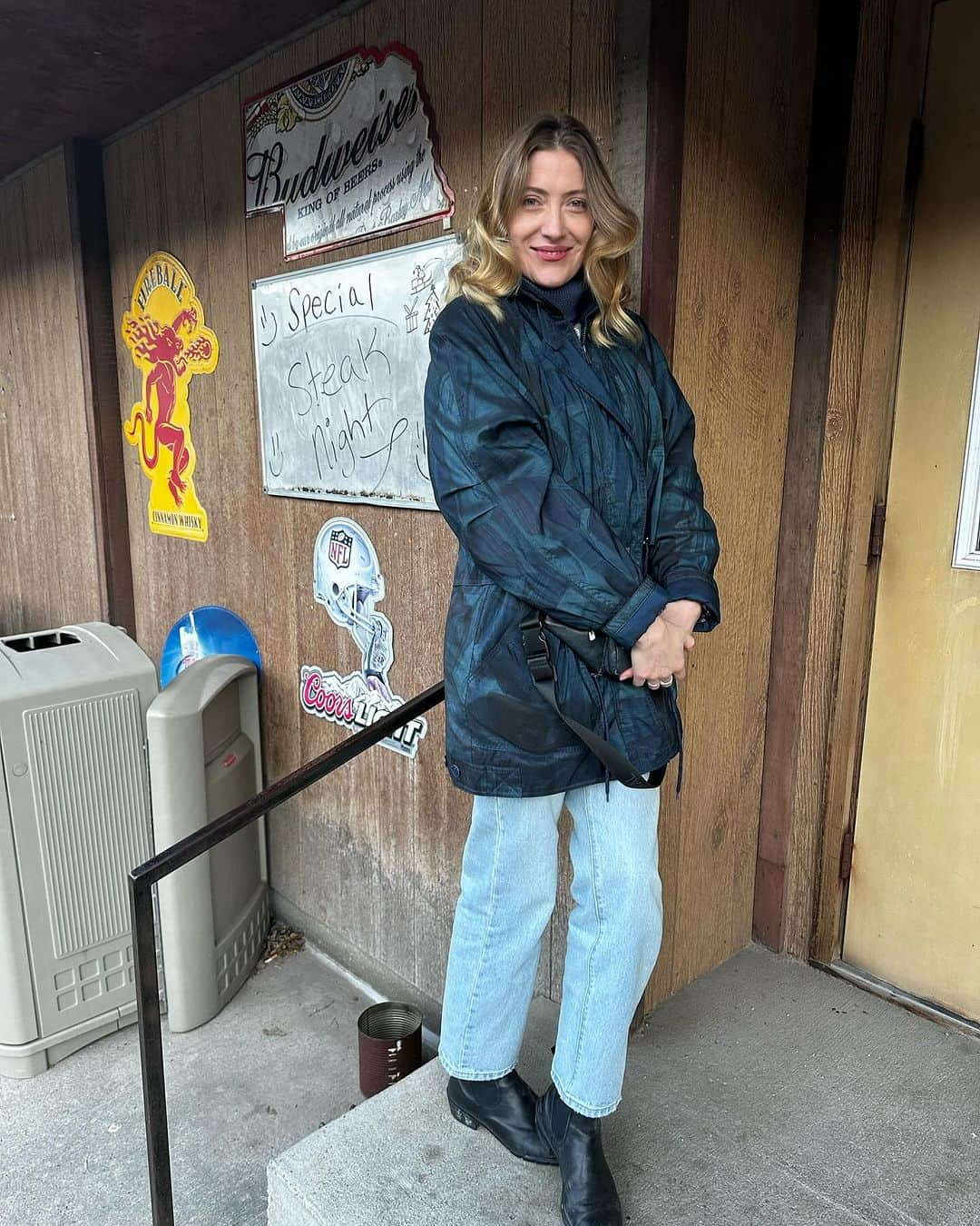 ローラ・カークさんのインスタグラム写真 - (ローラ・カークInstagram)「Just your typical weekend jaunt to Red Cloud, NE (including a brief clip of a livestream one viewer described as “unhinged, but in the best way.” Pretty much sums up my relationship with @corneliamurr).」12月5日 4時17分 - lolakirke