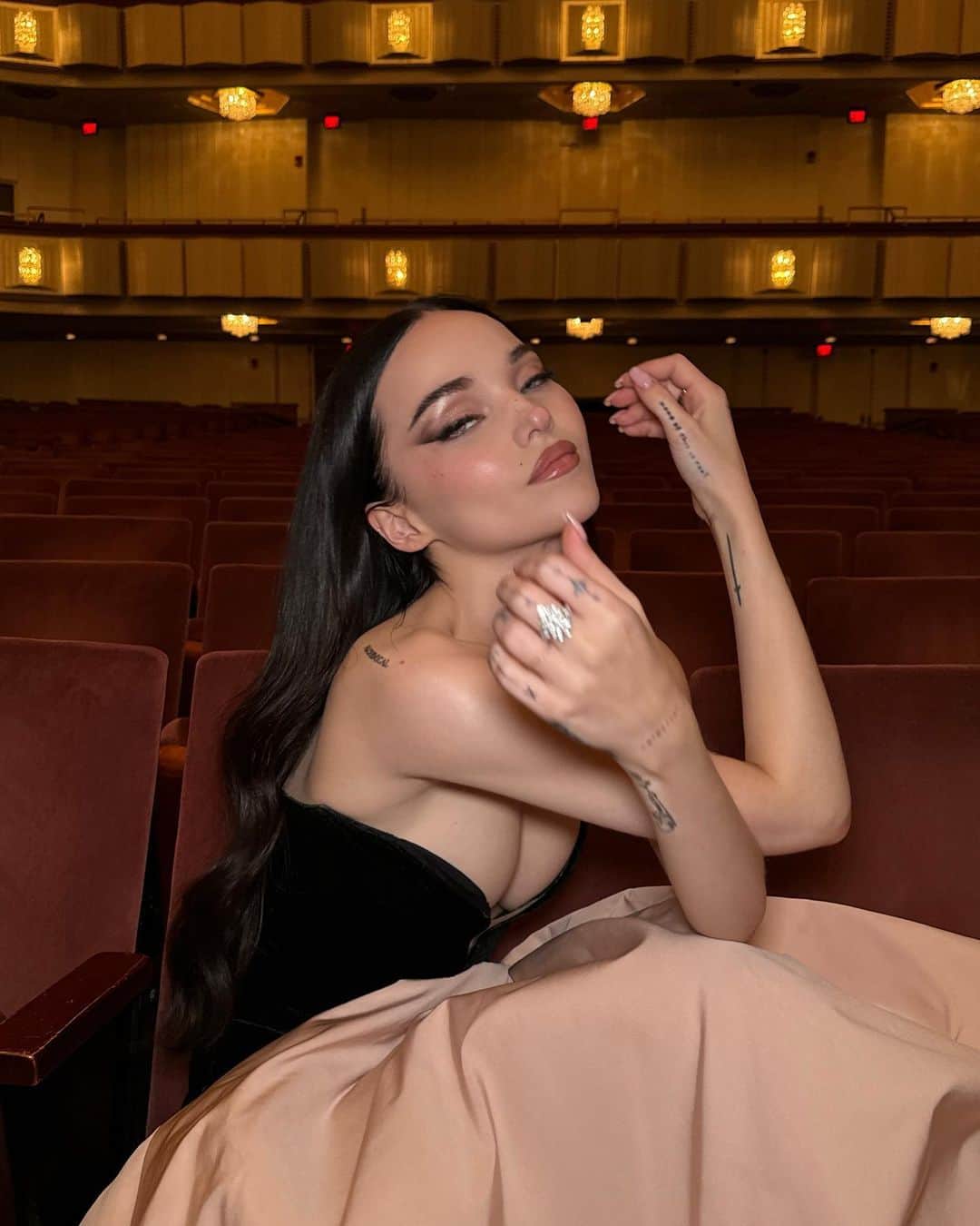 ダヴ・キャメロンのインスタグラム：「such an honor to perform at the @kennedycenter last night in tribute to my dear friend & living icon @reneeflemingmusic !!! renée i love you more than there are words to express. we are all lucky to live in your light 🩰✨」
