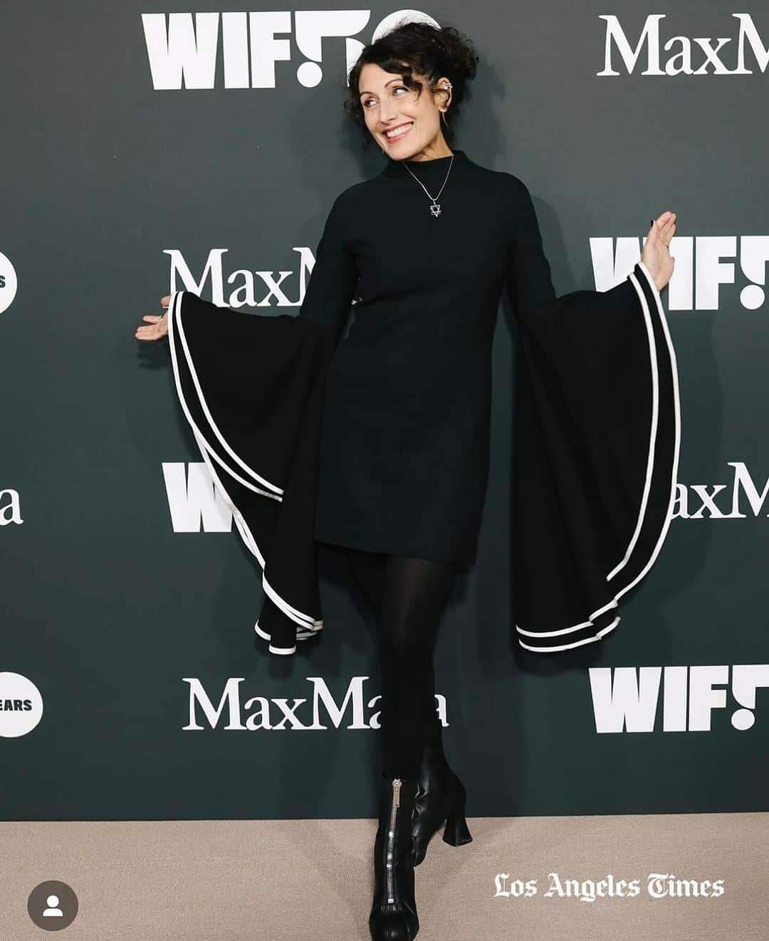 リサ・エデルシュタインのインスタグラム：「I took a moment to celebrate being a part of @womeninfilmla and the joy of wearing a great pair of sleeves (thanks @proenzaschouler)」