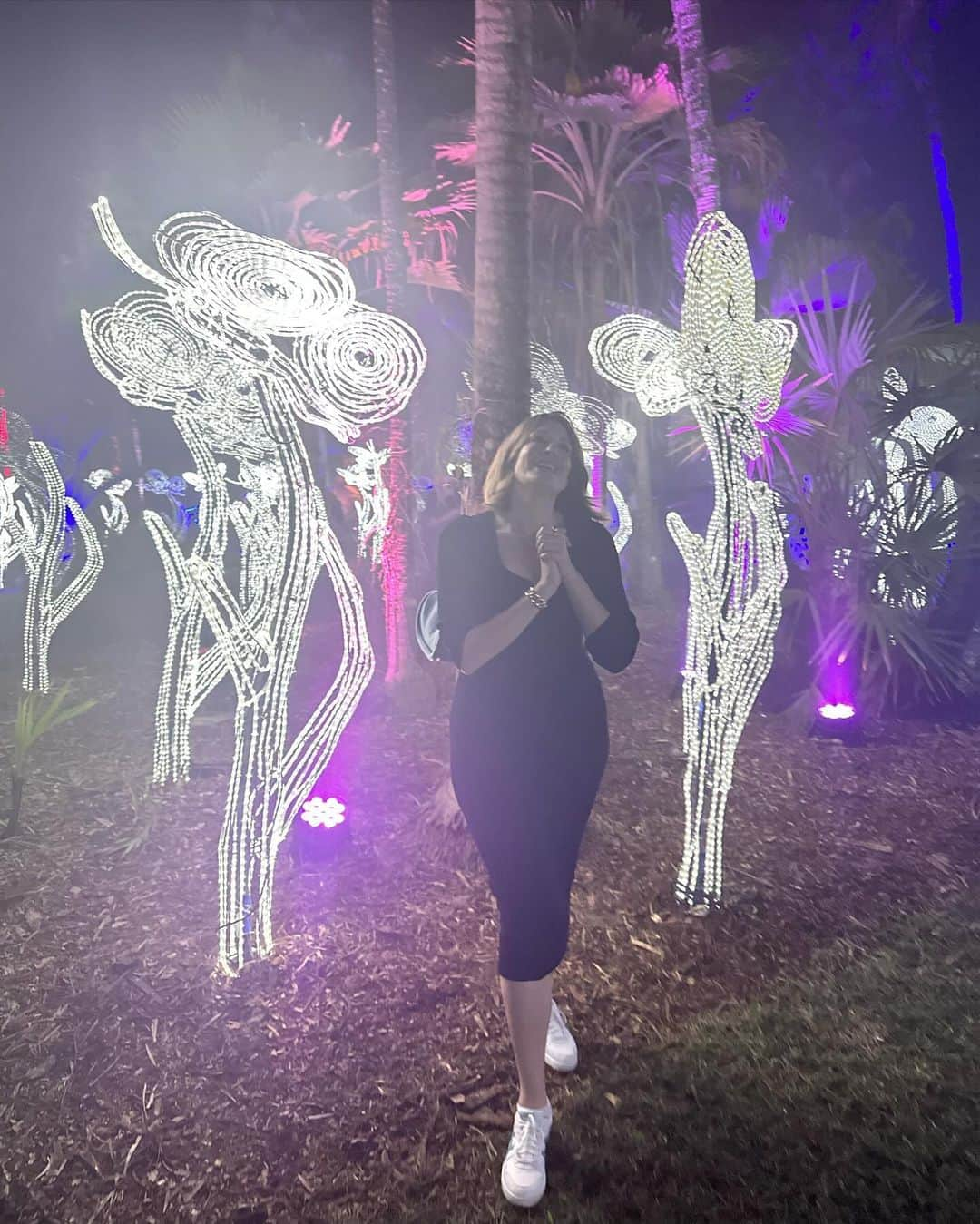 ミッチェル・コリンズさんのインスタグラム写真 - (ミッチェル・コリンズInstagram)「A weekend recap that has it all: light show rip-offs, beach snaps, Beyoncé on IMAX, a pair of Fauxnolos in the wild (@tjmaxx) and cats grooming to Judge Judy.」12月5日 4時39分 - michcoll