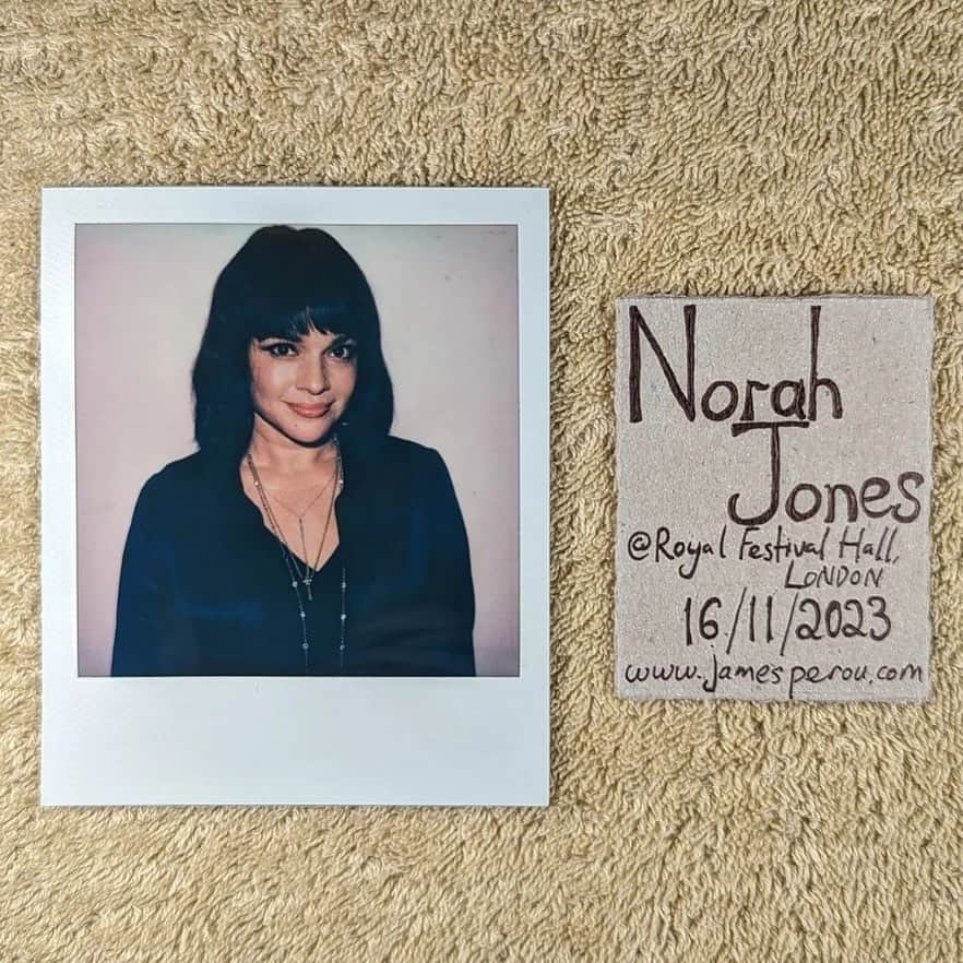 ノラ・ジョーンズのインスタグラム：「RG @jamesperou: Norah Jones, backstage at Royal Festival Hall / Southbank Centre in London, just before her sold out show there.  Polaroid # 39/part 2 (# 3093 overall).  Shot for Polaroids Of Folk That Make Music, and eventually up (sometime) at www.jamesperou.com  #norahjones @royalfestivalhall @southbankcentre #royalfestivalhall #Polaroid #polaroidsoffolkthatmakemusic #instant #analog #film #photo #photograph #photographer #photography #music #project」