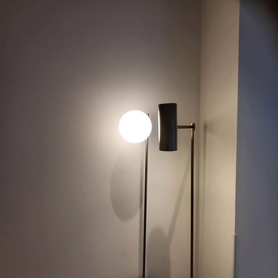 yuina.ushio ueharaのインスタグラム：「. 最近3時就寝とかが多かったから 久しぶりに4時起きで仕事したら めっちゃはかどった🥺  夜型になると 消費型の生活を送りがちな気がする🙄  まだまだすべきこと したいこといっぱいあるから 生産性のある過ごし方したいな。  #OHAYO」