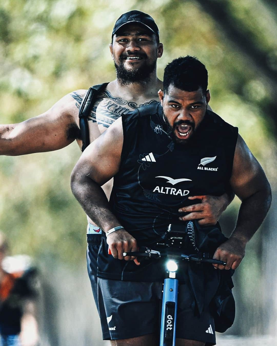 Super Rugbyさんのインスタグラム写真 - (Super RugbyInstagram)「You see these guys on Rainbow Road, what do you do? 😂」12月5日 5時00分 - superrugby