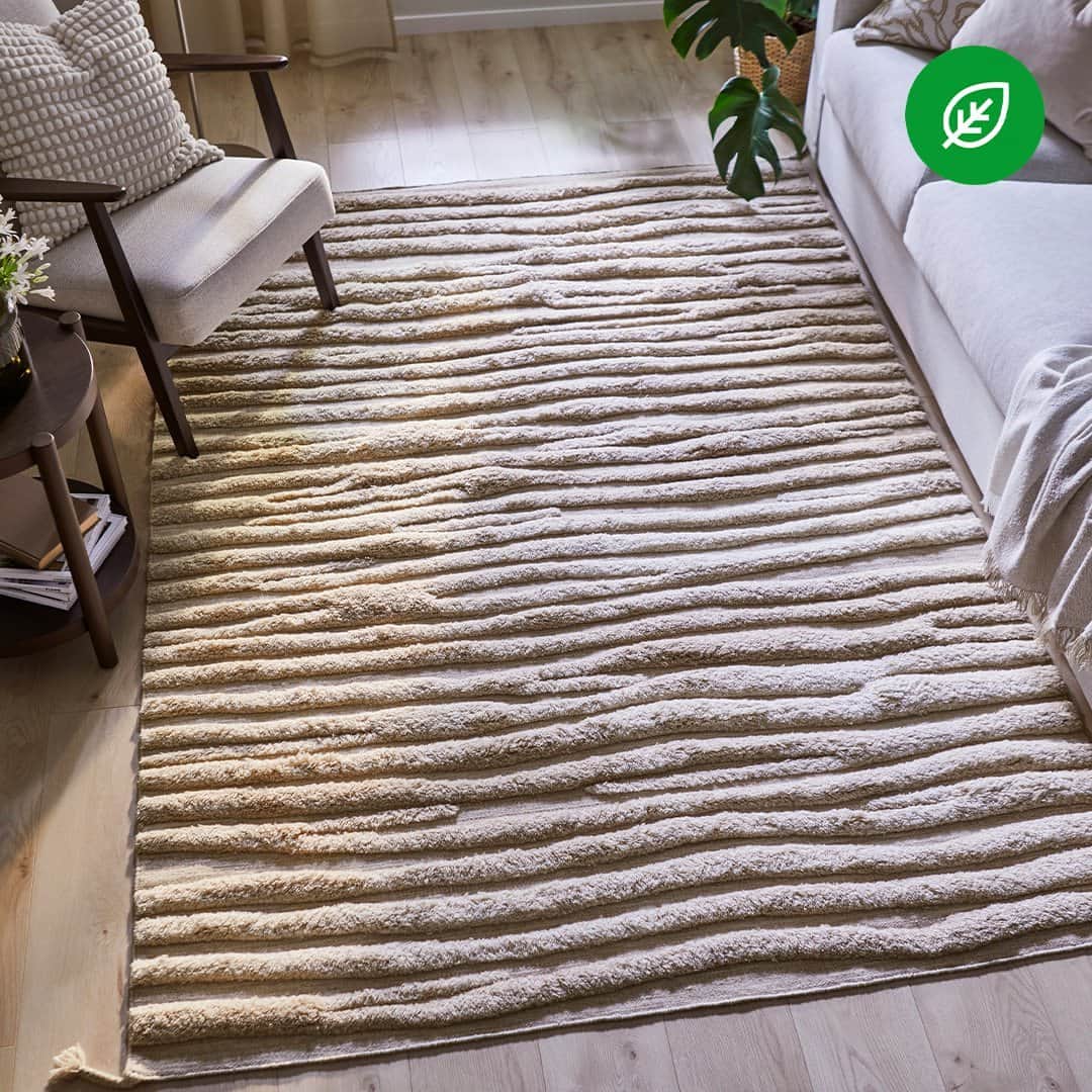 IKEA USAのインスタグラム：「Cozy rug, cozier toes. Heat escapes from bare floors, so rugs provide extra insulation that will warm up your room and your feet for a more energy-efficient, sustainable winter and holiday season! Shop link in bio.」