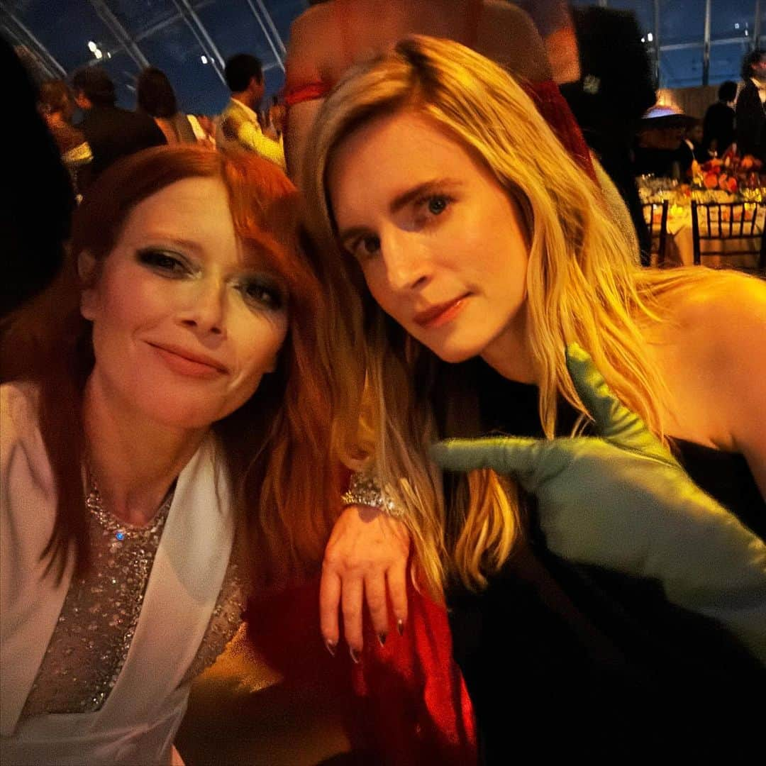 ブリット・マーリングさんのインスタグラム写真 - (ブリット・マーリングInstagram)「🙏🏼 @theacademy // happy night last night at @academymuseum gala honoring iconic storytellers — Meryl, Oprah, Sofia // felt the gloves were very A MURDER ;) @therow @graymeganbowman @tabayer // hair @laini_reeves makeup @sarahuslan」12月5日 5時01分 - britmarling