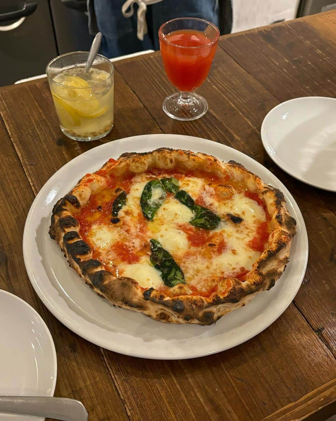 Lisaのインスタグラム：「📍BURDE / 高岳  美味しすぎたピザ🍕 ほんとに今まで食べたピザで一番美味しかった かもしれない、、🤤 ピザに依存したことないけど、 もう食べたいってなるピザです🥹  またすぐ行きたい食べたい、、🥺💓  #burde#ピザ#高岳#高岳グルメ」