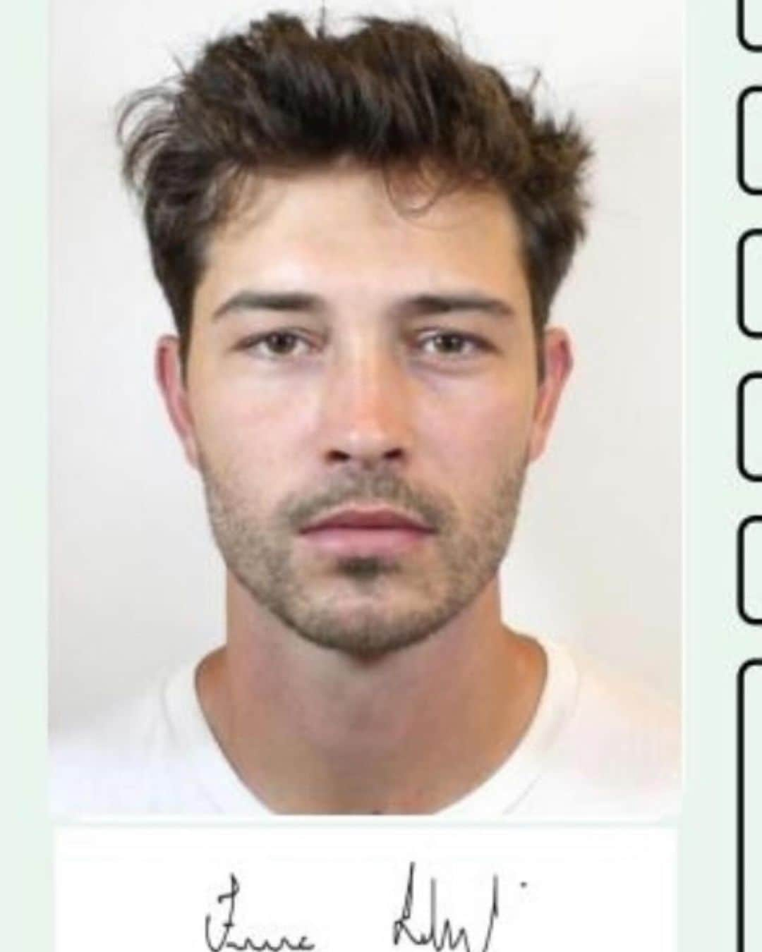 フランシスコ･ラチョースキーさんのインスタグラム写真 - (フランシスコ･ラチョースキーInstagram)「Driver license mugshot! Which one?」12月5日 10時28分 - chico_lachowski