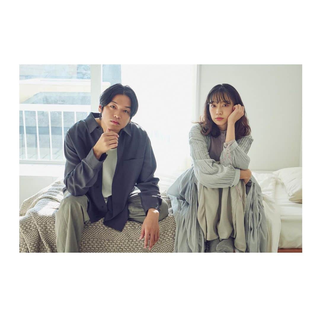 清水くるみのインスタグラム：「PARCO PRODUCE 2024 『 #東京輪舞 』  【原作】 アルトゥル・シュニッツラー 【作】 山本卓卓 【演出・美術】 杉原邦生 【出演】 髙木雄也 清水くるみ 【東京公演】 2024年3月 PARCO劇場 【地方公演】 2024年4月 福岡、大阪、広島  東京のリアルを生きる“男”と“女”。 あなたのそばにある10の情事を髙木雄也と清水くるみが、一人5役で魅せる！大注目の山本卓卓(作)×杉原邦生(演出)が問題作「輪舞」を東京版に！  -----------------  なんとこの度… 2人芝居に挑戦させていただくことになりました…！！！ しかもつい先日まで「 #月とシネマ2023 」で立たせていただいていたPARCO劇場で…あの劇場で2人芝居です…びっくりです…  でも本当にこの作品は、自分にとって、すごく挑戦的で、ひとつのターニングポイントになるのではないかと思っています。  ご一緒させていただく髙木さんも発表されたコメントで 「自分が諦めて誰かがこの作品に出演し、それを見て後悔するぐらいなら、自分自身が努力して自分の幅を広げれば良いと思い挑戦しようと決めました！」 と話されていて、わたしもまったく同じように思いました。  企画がとにかく面白くて、役者ならきっと誰もが挑戦してみたいって思うようなキャラクターたち、構成や今できている前半の脚本も本当に興味深く、やらないと絶対に後悔する！と思いました。  来年の初春を命を削ってこの作品に臨もうと思っています！！ 是非観に来てください！！」