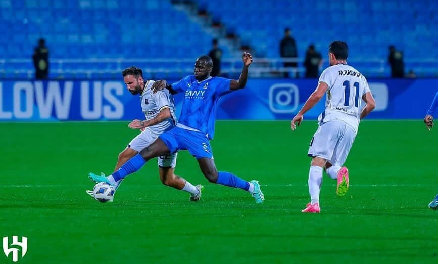 カリドゥ・クリバリさんのインスタグラム写真 - (カリドゥ・クリバリInstagram)「15th win in a row. 15th page of a wonderful story. We mustn't stop. Let's keep it up!  ⚽️ #HILvNAS 2-1 #ACL2023 💪🏿 #KK 💙 #AlHilal」12月5日 5時04分 - kkoulibaly26