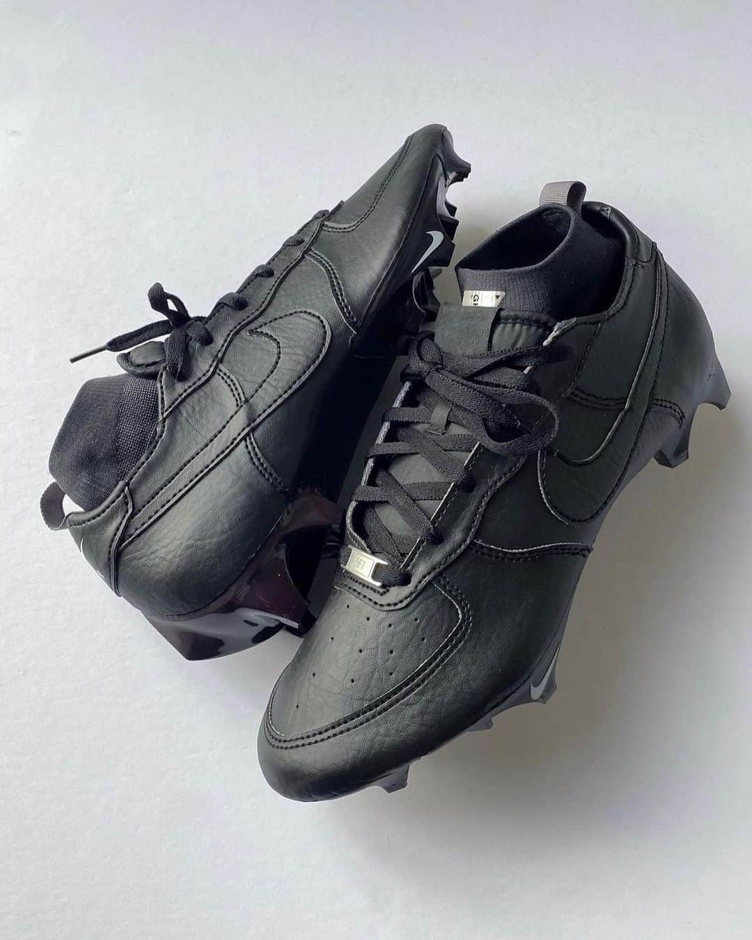 Nice Kicksさんのインスタグラム写真 - (Nice KicksInstagram)「3 TDs and 148 total yards, Deebo channeled all the Black Air Force 1 energy he could against the Eagles 😂🔥🥷 @seantehdon   Follow @nicekicksgridiron for more #cleats content! 🔥🏈」12月5日 5時41分 - nicekicks