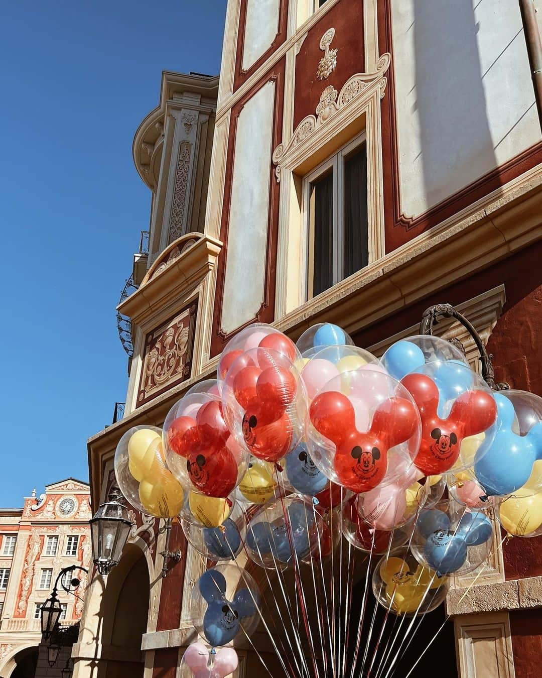 akiiiii1025さんのインスタグラム写真 - (akiiiii1025Instagram)「⁡ 🎈🐭💛 ⁡ ⁡ ⁡ ⁡ #disneyseatokyo#tokyodisneysea#disneysea #東京ディズニーシー#東京ディズニーリゾート #ディズニーシー#ディズニー#子連れディズニー #40周年ディズニー#40周年#ディズニーフォト  #ディズニー写真#バルーン#ミッキー#大阪ママ #北摂ママ#男の子ママ#2児ママ#2歳差育児 #こどものいる暮らし#家族旅行#子連れ旅行」12月5日 5時54分 - akiiiii1025