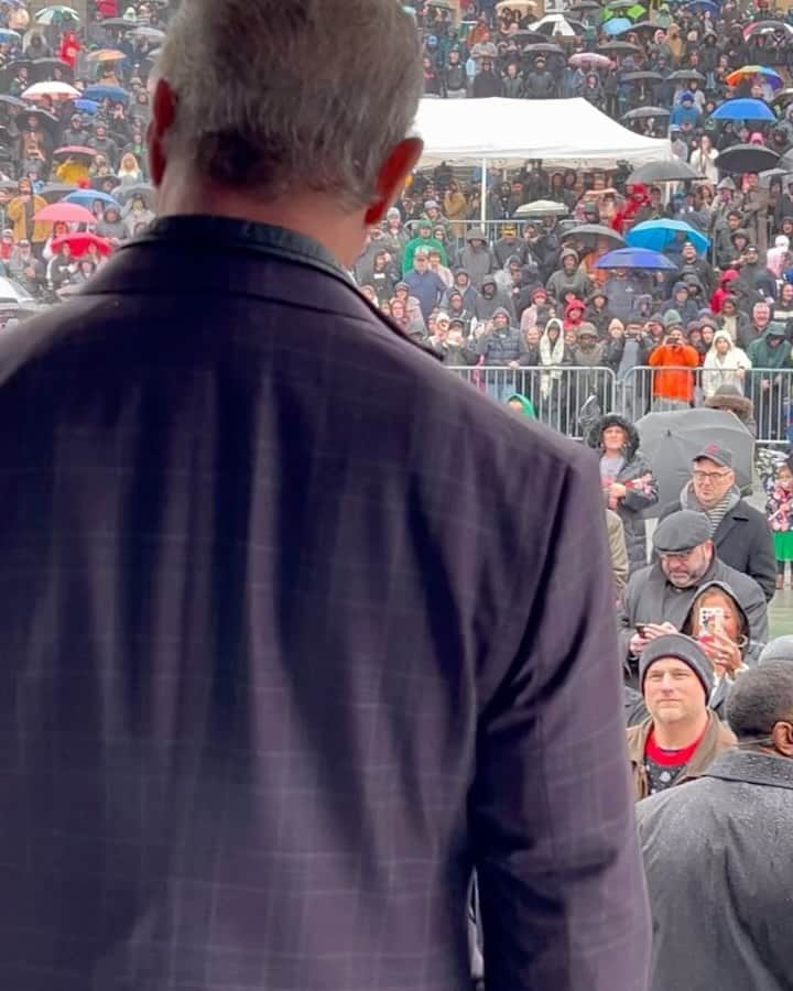 シルヴェスター・スタローンのインスタグラム：「ROCKY DAY IN PHILLY !! I want to thank all the wonderful people that made this event possible. You are incredible!」