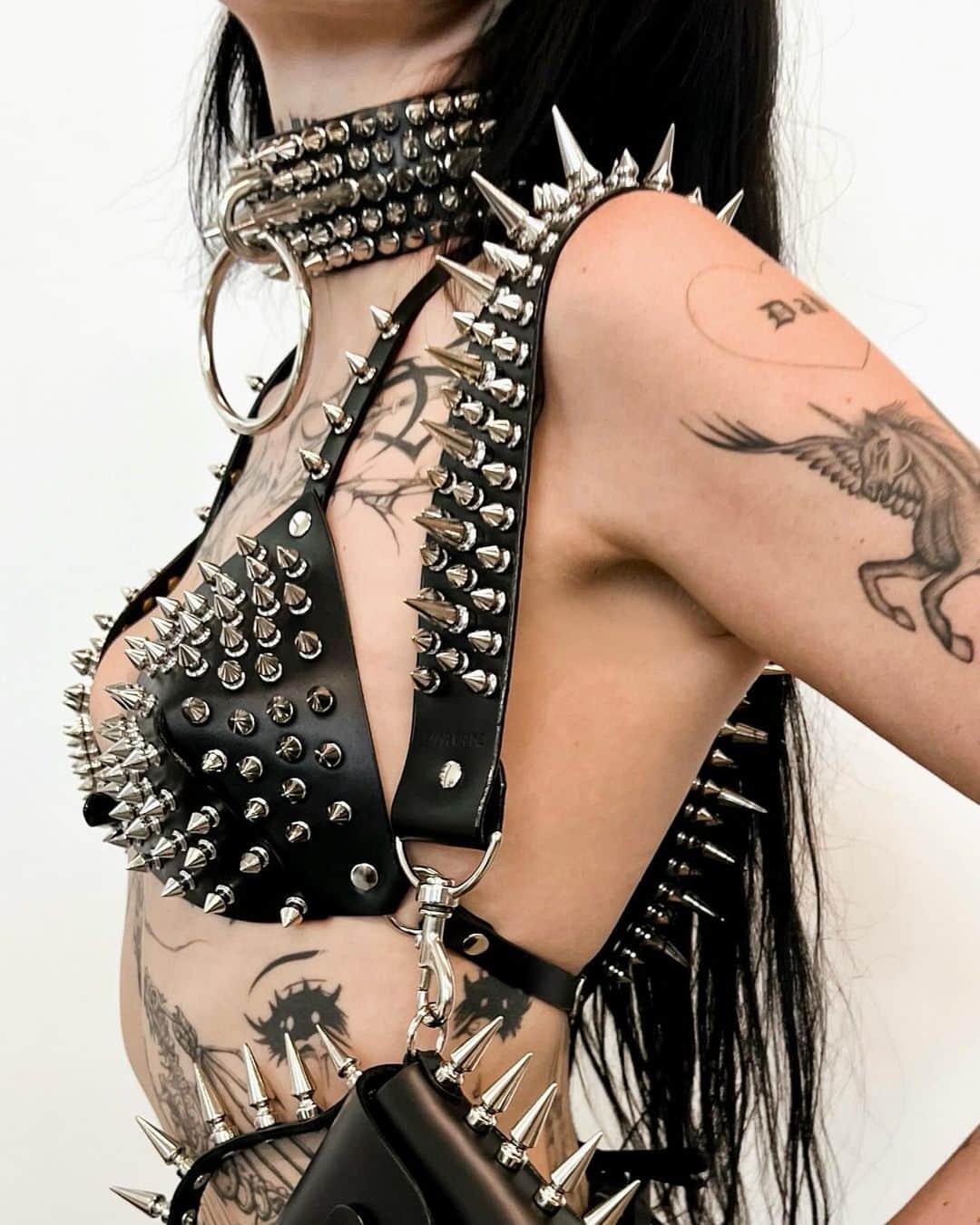 ZANA BAYNEのインスタグラム：「All dressed up, where should we go?  @deathbyromy in the Cleopatra Choker, Spiked Triangle Bra, Spiked & Loaded Shoulder Strap, and Spiked Halo Choker Bag」