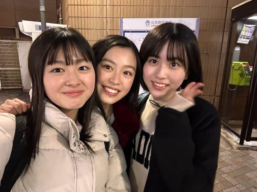 冨波心さんのインスタグラム写真 - (冨波心Instagram)「・  みなさん待望(?)のスリーショット❤︎  みんなテストが近いので終わったら 3人で遊ぼ！と話してます＾＾  大好きな2人⚡️  #武上陽奈 #米倉ゆい #スターダストプロモーション #冨波心 #jk」12月5日 17時00分 - kokoro_toba_official