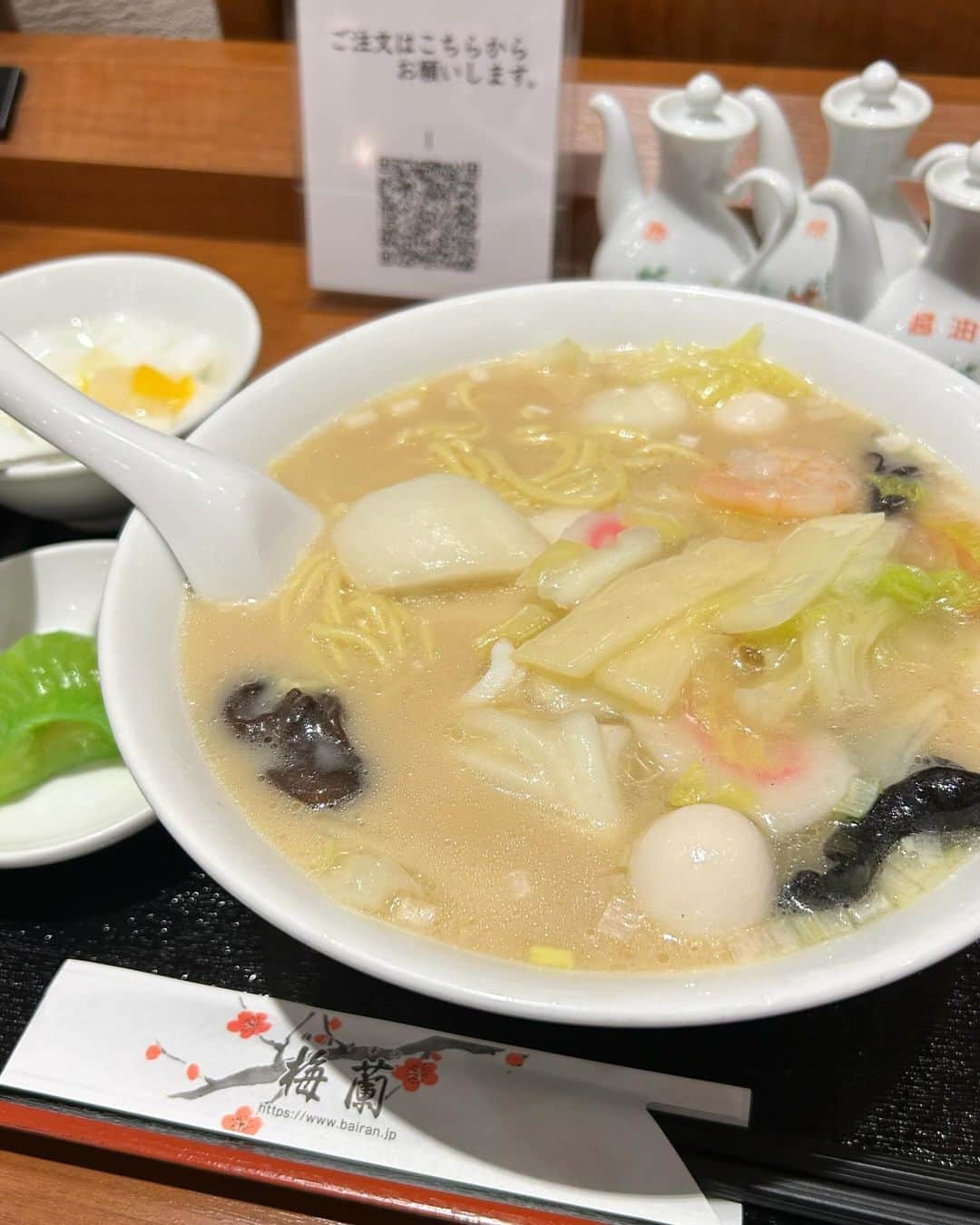 葉月里緒奈さんのインスタグラム写真 - (葉月里緒奈Instagram)「お買い物前にさくっと麺。 #麺好き#麺スタグラム#麺すたぐらむ #梅蘭#梅蘭二子玉川ライズ店 #鶏白湯ちゃんぽん#コスメデコルテ#乾燥肌対策 #リポソームアドバンストリペアクリーム #aqアブソリュートエマルジョンマイクロラディアンス#rionahazuki」12月5日 7時13分 - riona_hazuki