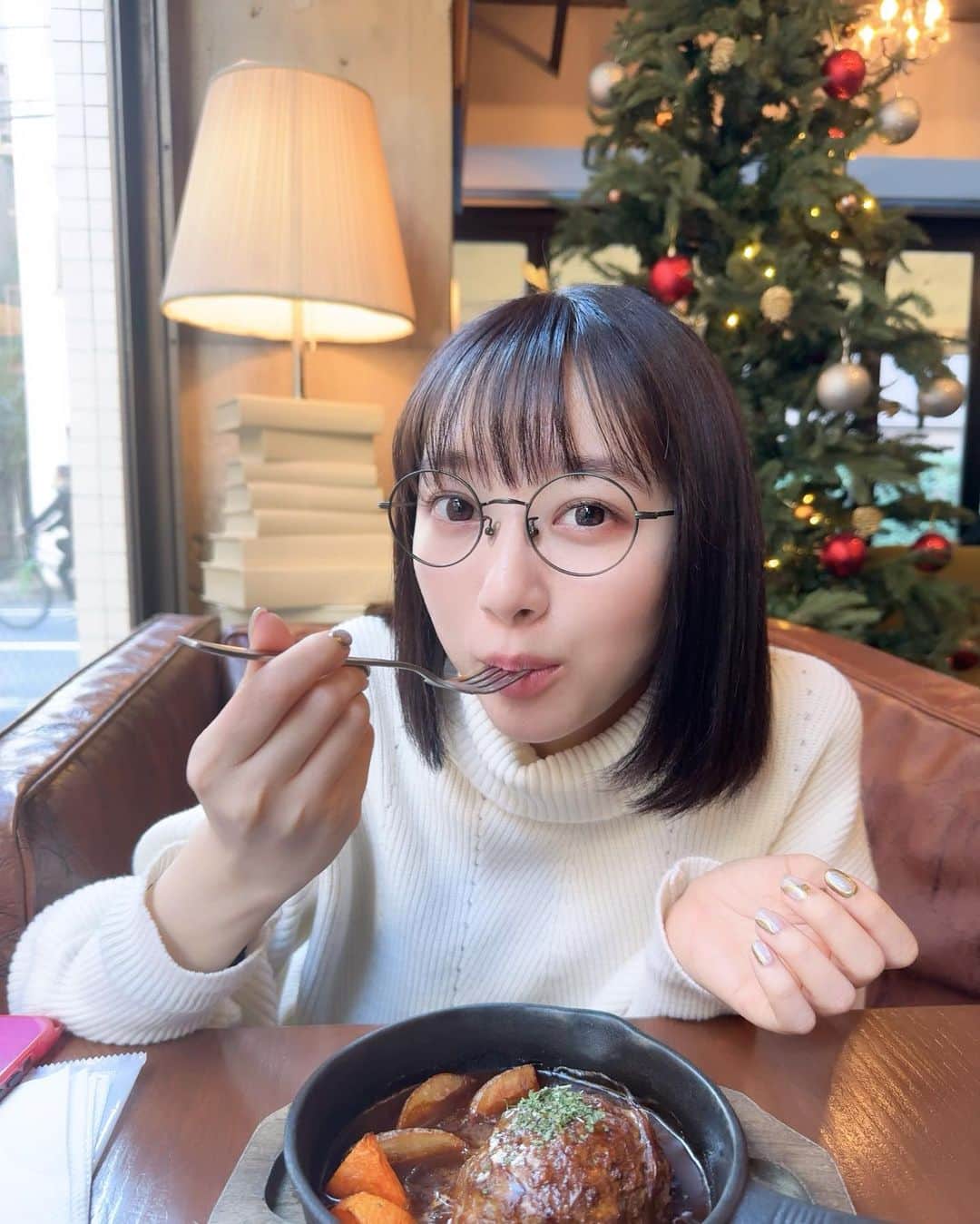佐藤詩織のインスタグラム：「たくさん笑って、なんてことない時間もすべてがとっても楽しかった一日🎄🍽️」