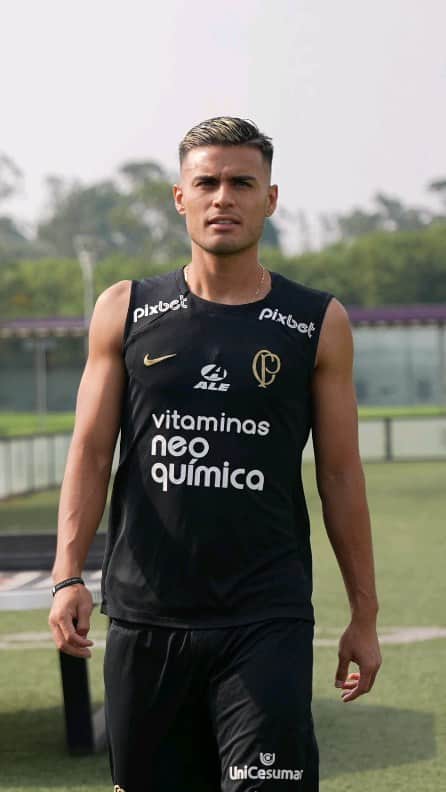 コリンチャンスのインスタグラム：「Dia de treino no CT Dr. Joaquim Grava! 💪🏻️  Confira como foi o treino do Timão nesta segunda-feira!  Assista completo no Universo SCCP 👉 link na bio.  📹 @brunogranja_ e @raphamartinezvideo   #VaiCorinthians」