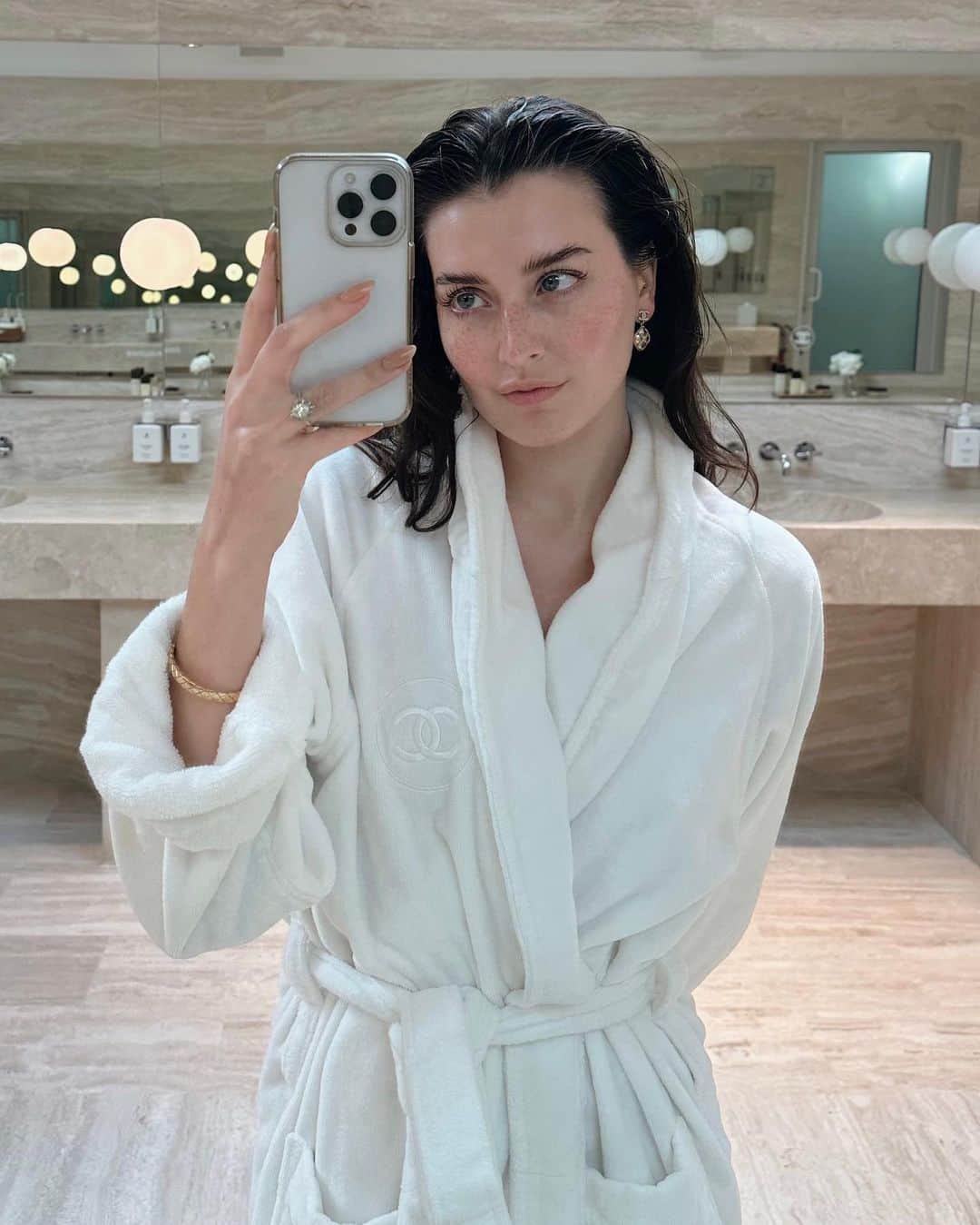 ジェシカ・ジェーン・クレメントさんのインスタグラム写真 - (ジェシカ・ジェーン・クレメントInstagram)「Don’t forget to reapply your sunscreen☀️🥰 What’s happening in these pics: 1. After a new @ricaristudios facial treatment 🫣 2. Filming a SPF + makeup touchups vid 3. The most luxe outdoor tub at @palmheightsgc  4. SPF at the end of a special facial @cynthiarivasskincare’s created with @welovecoco s SUBLIMAGE line 5. Dinner our last night 🥹 6. Sneak peek of a beauty reel coming soon ☺️ 7. One of my signature scents as body wash  8. Dinner with the girls ♥️ 9. Morning stretching class on the roof of the hotel  10. One of the many hidden pools around the hotel spa   Okay byeee♥️」12月5日 8時08分 - jessicaclements