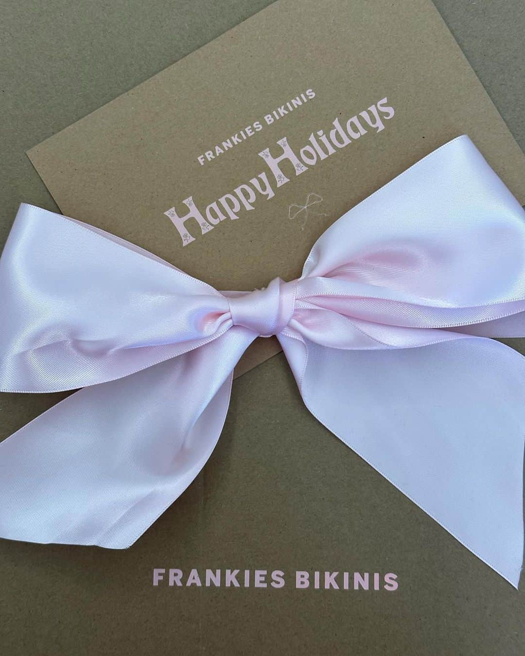 FRANKIES BIKINISさんのインスタグラム写真 - (FRANKIES BIKINISInstagram)「a few things i loved on set」12月5日 8時08分 - frankiesbikinis